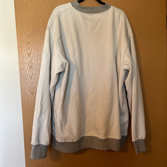 Never worn 1989 Taylor Swift Sweatshirt - Picture 3 of 4